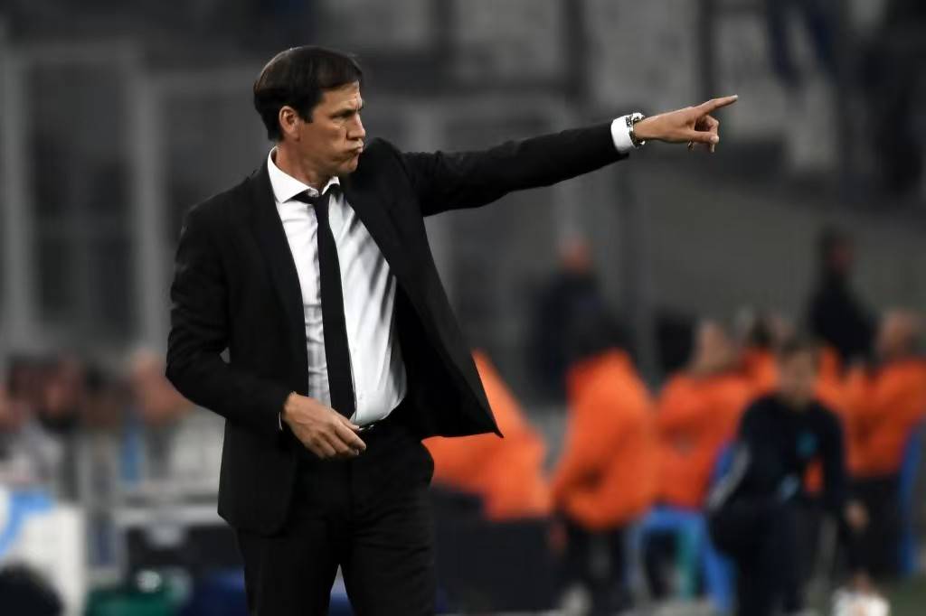 乐鱼电竞-风云突变里尔赛前外线爆发曼联手感冰凉备战法国杯，费德勒连续三场比赛得分超过惊艳表现看傻球迷(费德勒提出的情景因素有多选题2分)